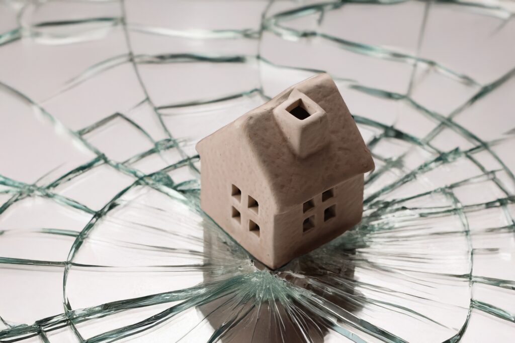 【火災保険が使えないケース】経年劣化と判断されやすいパターン