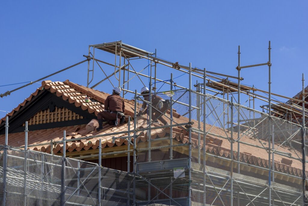 屋根材ごとの寿命と修理タイミング