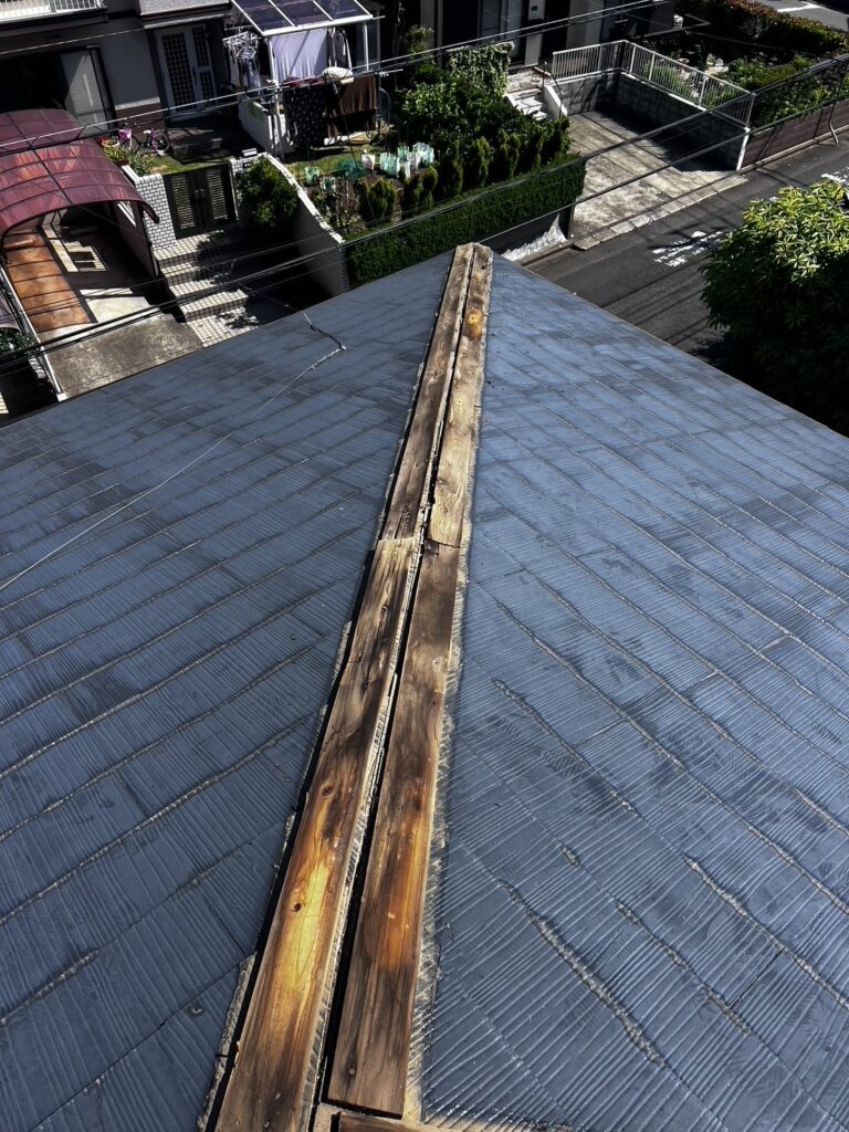 コロニアル屋根の板金棟取り直し