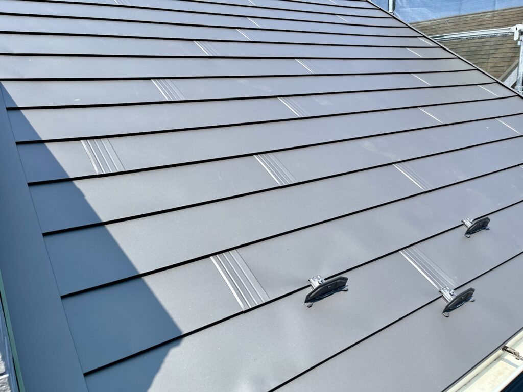 屋根修理における「カバー工法」とは？