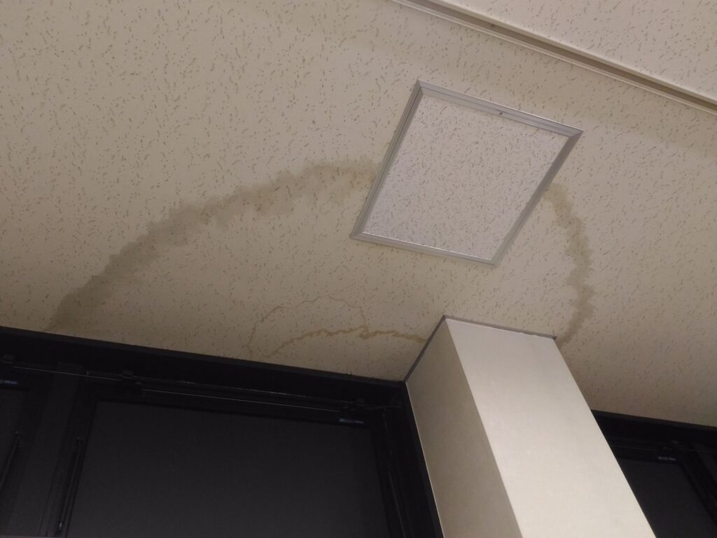取手市で雨漏りが起こる主な原因